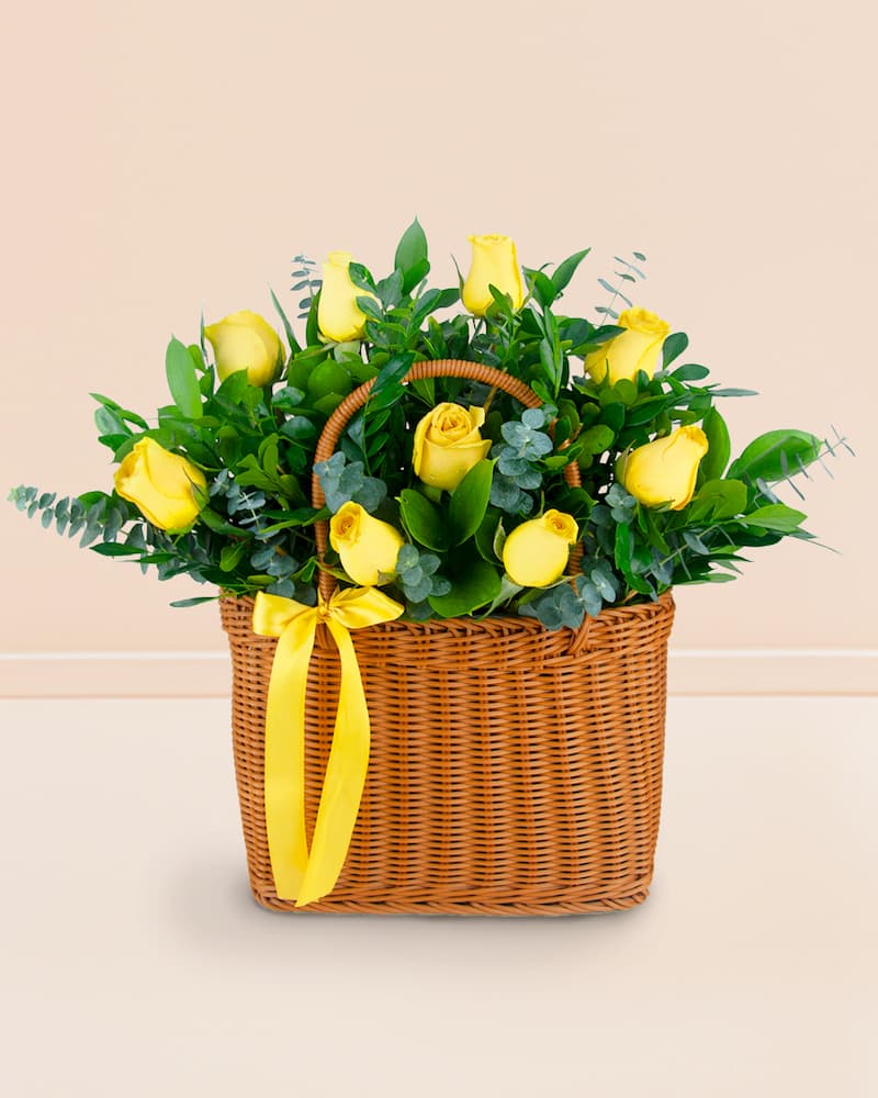 Canasta de Rosas Amarillas –  Arreglo de Flores Amarillas