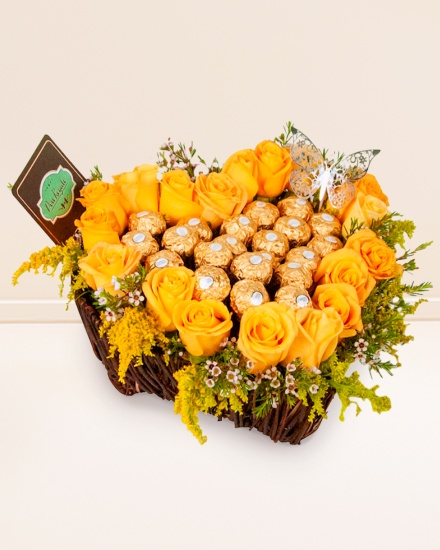 Arreglo Floral de rosas amarillas Corazón Enamorado