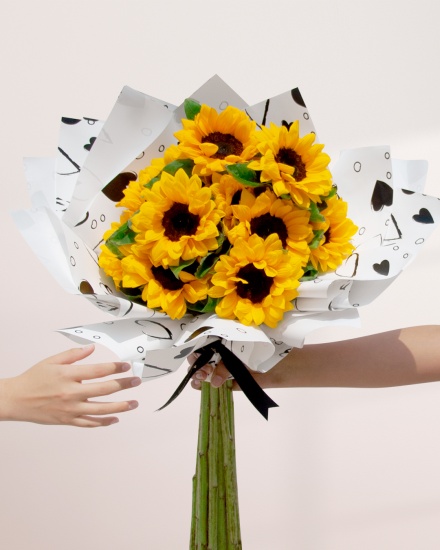 Ramo de 10 girasoles en papel coreano