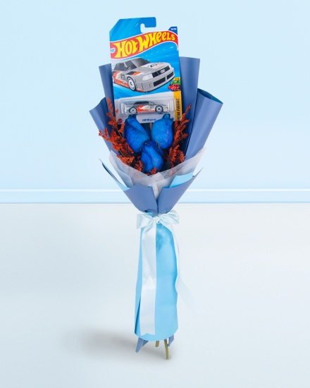 Ramo de 3 rosas azules + Hot Wheels