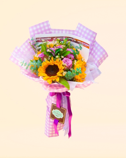 Mix en Ramo de Girasoles con rosas lilas