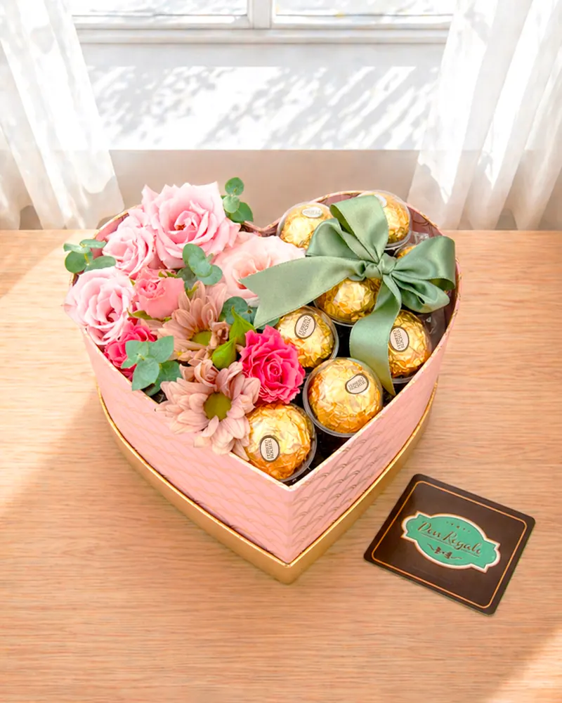 Corazón con Rosas y Chocolates